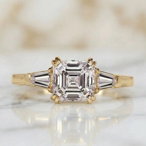 Anillo de Compromiso de Diamante Natural con Corte Asscher en Oro para Mujer, Estilo Clásico - Product Image 6
