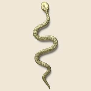 Ornement décoratif en métal en forme de serpent pour une table à manger moderne et une décoration élégante de salon - Product Image 2