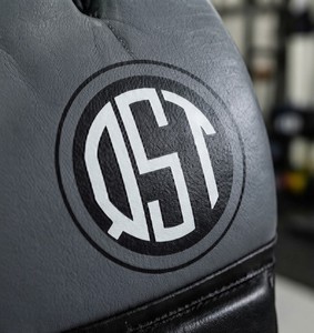 Gants d'entraînement MMA en cuir PU QST à doigts ouverts, gants de combat MMA rembourrés avec protection des articulations, attache de poignet réglable en Velcro - Product Image 5