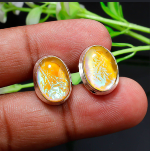 Boutons de manchette en opale faits à la main pour hommes, confectionnés avec de la pierre d'opale naturelle offrant une brillance et une couleur uniques, design élégant et raffiné. - Product Image 1