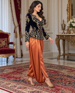 Caftán Marroquí Mishkat Couture Azul Marino, Terciopelo Color Ciruela, Elegante, MAXI, Bordado a Mano en Dorado, Cuello en V, para Mujeres Musulmanas, Ropa para Bodas y Fiestas - Product Image 3