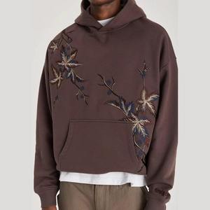 Sudadera cómoda de forro polar con bordado atractivo, ideal para usar en capas y ocasiones informales. - Product Image 1