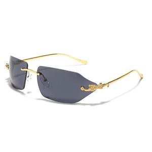 Gafas de Sol Unisex de Lujo sin Montura, Decoradas con Estampado de Guepardo Dorado, Lentes de PC, Montura en Colores Verde/Gris, Protección UV400 para Conducir - Product Image 4