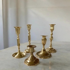 Support de bougie conique vintage en laiton fait main ILAHI, motif gaufré, haute qualité, résistant à la chaleur, 1 couleur, Uttar Pradesh, pour la maison - Product Image 1