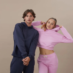 Sweat-shirt à capuche court et ample pour femme, idéal pour l'hiver, avec broderie personnalisée du logo sur le devant, style streetwear, sport et plein air, vente en gros - Product Image 5