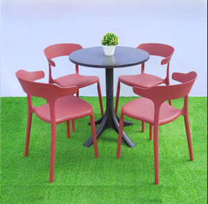 Silla de Plástico Roja Moderna y Resistente - Cómoda y Compacta para Cenas al Aire Libre, Jardín y Fiestas en el Patio - Product Image 4