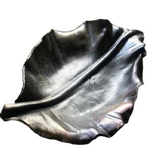 Plat de service en forme de feuille en acier inoxydable noir avec un design luxueux parfait pour le plateau décoratif et la vaisselle - Product Image 1