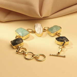 Pulsera de eslabones chapada en oro con múltiples piedras – Joyería llamativa con amazonita, ónix negro y perlas - Product Image 3
