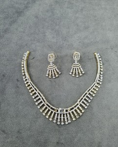 Parure de bijoux plaquée bicolore avec collier en diamant américain taille radiant et boucles d'oreilles assorties, style ethnique pour soirée, vente en gros - Product Image 3