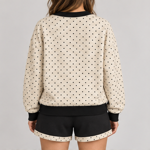 Conjunto de 2 Piezas para Mujer, Color Crema, Cuello Redondo con Puntos Invertidos, Shorts, Ropa Deportiva Casual Personalizada - Product Image 2