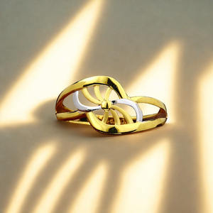 แหวนทองสองสีแบบโมเดิร์นลายกังหันลม |   ดีไซน์เกลียวทันสมัยสำหรับผู้หญิง |   ทองคำแท้สีเหลือง น้ำหนักเบา 1,900 กรัม - Product Image 4