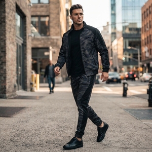 Conjunto de Chándal para Hombre: Chaqueta con Cremallera Completa y Cuello Alto, Pantalones Jogger. Ropa Deportiva Personalizada, Streetwear, Venta al por Mayor, para Entrenamiento, Gimnasio y Running. - Product Image 6