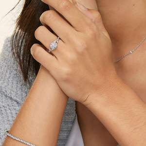 Anillo de Compromiso con Corte Redondo y Moissanita para Mujer, Anillo de Regalo de Oro Blanco, Marca RITZIN - Product Image 3