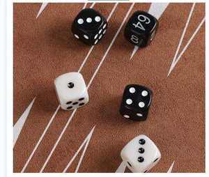 Juego de Backgammon Cuadrado Portátil, Ecológico y Personalizable, Enrollable, de Cuero PU, con Dados Moldeados y Fácil Almacenamiento para Viajes - Product Image 2