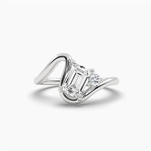 Bague de fiançailles asymétrique unique en or massif 14K/18K avec diamant de laboratoire 1,13 carats et bande incurvée émeraude Toi et Moi - Product Image 3