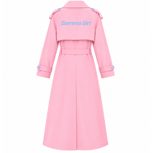 Manteau long sur mesure de la sororité Gamma Phi Delta, logo brodé sur le devant, col cranté, en laine bleu ciel et rose, pour femme. - Product Image 3