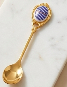 Cuillère à thé au design finition or, élégante et stylée, ustensile parfait pour le thé, le café, la table à manger et les essentiels de cuisine. - Product Image 3