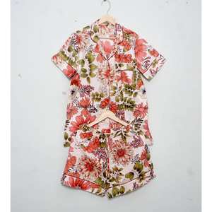 Conjunto de Pijama Corto de Algodón Indio con Estampado a Mano para Mujer, Elegante Ropa de Dormir Floral, Traje Cómodo con Camisa de Manga Corta y Pantalón - Product Image 6