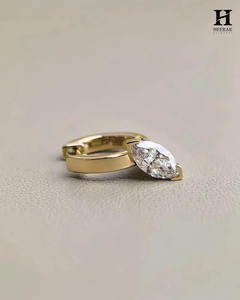 Pendientes de Aro Minimalistas de Oro con Diamantes Cultivados en Laboratorio con Corte Marquesa de Lujo para Mujer, Certificados por IGI - Product Image 2