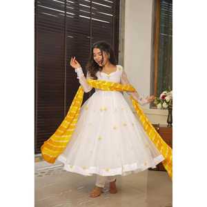 TANIYA'S Premium Quality White Conjunto de traje de mujer - Product Image 4