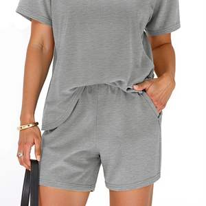 ชุดลำลองผู้หญิง 2 ชิ้น เสื้อยืดคอวีและกางเกงขาสั้น ชุดผ้าฝ้ายนุ่มใส่สบายสำหรับฤดูร้อน ชุดเข้าชุด ขายส่ง OEM ชุดแฟชั่นทันสมัย - Product Image 5