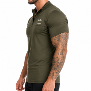 T-shirt sportif à manches courtes pour homme, vert olive, coupe ajustée, logo imprimé par transfert thermique sur le devant, en polyester tricoté, séchage rapide - Product Image 3