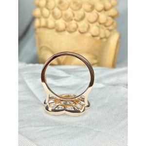 Anillo de Halo Floral con Diamantes de Corte Redondo y Baguette Cónicos, Anillo de Compromiso Floral de Oro Sólido, Joyería Nupcial de Lujo, Diamante Cultivado en Laboratorio - Product Image 3