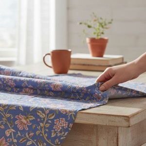 Tissu en polyester imprimé floral, textile décoratif de qualité supérieure pour vêtements et ameublement, faible MOQ, fournisseur en gros en Inde - Product Image 2