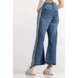 Jean femme taille haute, coupe capri, ourlet effiloché, en denim, mode été - Product Image 6