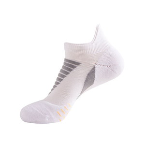 Chaussettes courtes de sport respirantes de couleur unie, chaussettes de sport décontractées à coupe basse, fabriquées au Pakistan - Product Image 1
