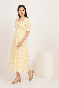 Robe midi jaune à pois avec manches bouffantes, col croisé, froncée, coupe trapèze ample, tenue décontractée d'été pour femme - Product Image 2