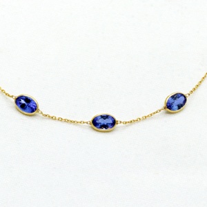 Bracelet en or jaune massif 18 carats avec tanzanite ovale naturelle sertie clos, collection Memoria Jewels, vente en gros - Product Image 2