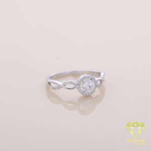 แหวนหมั้นทรงกลมหรูหรา เครื่องประดับชุบทองคำขาวสำหรับผู้หญิง - Product Image 1