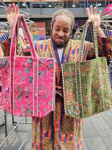 Bolsa de Terciopelo Estampada, Bolsa Acolchada con Estampado Indio, Bolsa de Compras Sostenible - Product Image 6