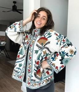 Manteau Brodé Artisanal de Haute Qualité pour Femme, à Manches Longues et Motifs Colorés - Product Image 1