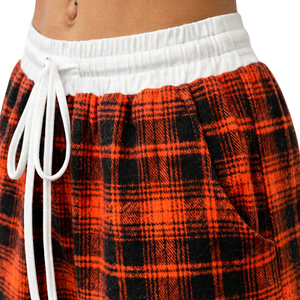 Pantalon de détente à jambes larges pour femmes, à carreaux orange et noir, avec ceinture élastique blanche, cordon de serrage sur le côté, poches latérales, bas de pyjama décontracté - Product Image 4