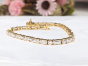 กำไลข้อมือเพชรทรงกลมและทรงบาแกตต์ 6.75 กะรัต เพชรเลี้ยงในห้องปฏิบัติการ ของขวัญแต่งงานสำหรับผู้หญิง กำไลทองคำแท้ 14k สีเหลือง - Product Image 1