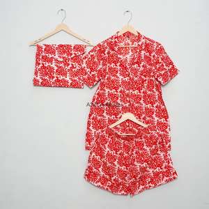 Elegante Conjunto de Pijama Corto para Mujer, 100% Algodón Puro, Transpirable, Suave, con Estampado Digital, Cuello en V, Cierre con Cordón, Mangas Cortas - Product Image 1