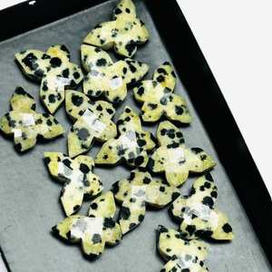 Perles de pierre précieuse Jaspe Dalmatien Papillon, 14 mm, facettées, sculptées à la main, pour bijoux femme, vente en gros, très demandées - Product Image 1