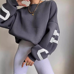เสื้อสเวตเตอร์คอกลมสีลาเวนเดอร์สำหรับผู้หญิง ปักลายตัวอักษรฮาวาย ทรงปกติ สไตล์ลำลองสำหรับฤดูใบไม้ร่วง - Product Image 4
