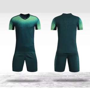 Tenue de football pour hommes avec dégradé vert, uniforme de football personnalisé, ensemble sportif respirant et à séchage rapide - Product Image 1