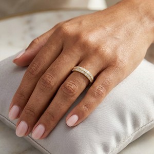 แหวนแต่งงานทองคำแท้ 14K รับรองโดย IGI ดีไซน์คลาสสิกแบบครึ่งวง ประดับเพชรเลี้ยงในห้องปฏิบัติการขนาด 1.30 มม. สี VS EF - Product Image 5