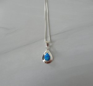 Collar de ópalo azul, colgante de ópalo en forma de lágrima de plata de ley, joyería de piedra de nacimiento de octubre, regalo asequible para ella - Product Image 2