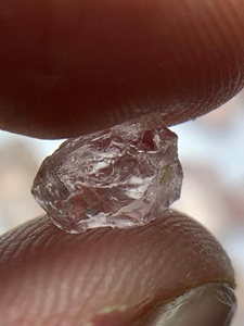 พลอยโทแพซสีชมพูธรรมชาติแบบหยาบ เกรดเจียระไน คุณภาพสำหรับทำเครื่องประดับ - Product Image 2