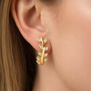 Pendientes de aro de oro amarillo de 14 quilates con diseño de hoja y diamantes, elegantes, de diseño natural, para mujer, para bodas y fiestas. - Product Image 6