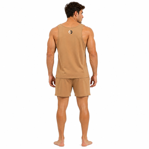 La tela de ropa deportiva ofrece una frescura y comodidad excepcionales en la camiseta sin mangas para hombre, con suave cobertura para el uso diario. - Product Image 3