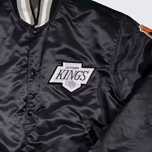 Fabricantes directos de fábrica Chaquetas deportivas de invierno Material y logotipo personalizados Chaqueta universitaria cómoda totalmente personalizable - Product Image 3