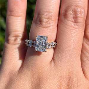 Anillo de compromiso de moissanita con piedras laterales marquise, anillo nupcial alternativo de moissanita cultivada en laboratorio, regalo para ella - Product Image 2
