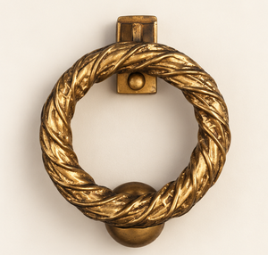 Timbre de puerta con diseño de trenza retorcida en tono dorado cálido con detalles de cuerda texturizada, herraje decorativo clásico para entrada - Product Image 3