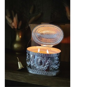 Bougie décorative en cire de soja parfumée avec support en laiton gravé et aluminium, idéale pour l'hôtellerie, la maison et la décoration de table, en verre. - Product Image 1